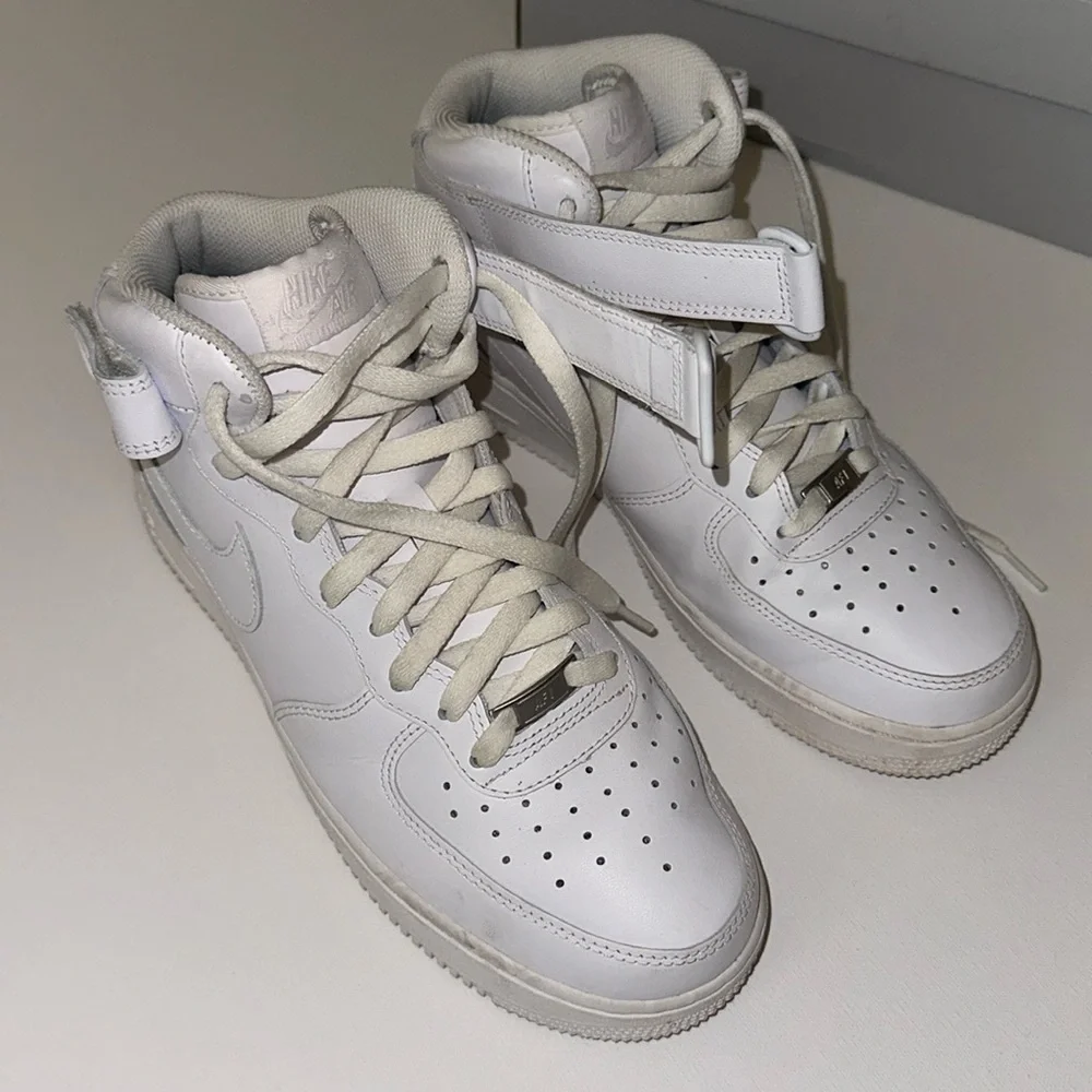 NIKE AIR FORCE 1 MID ‘07
